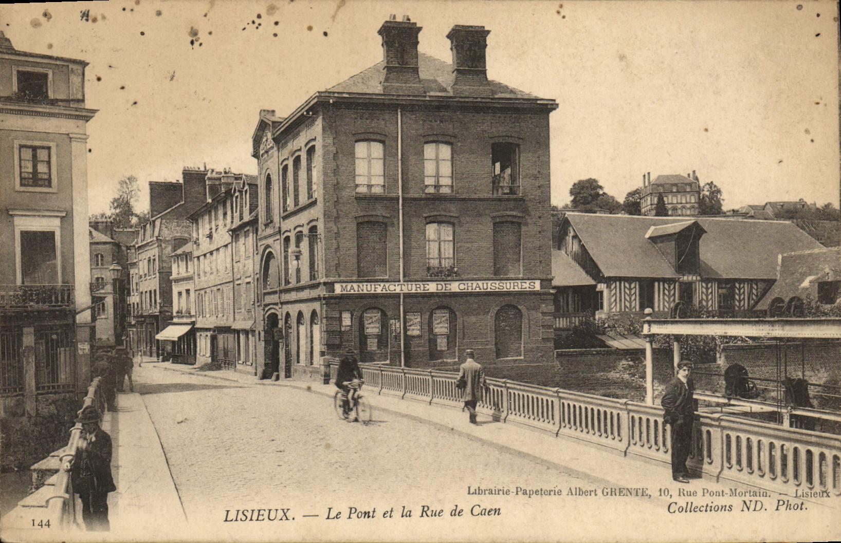 Lisieux — Die Brücke und die Rue de Caen — Buchhandlung-Papierwaren Albert GRENTÉ, 10, Rue Pont-Mortain