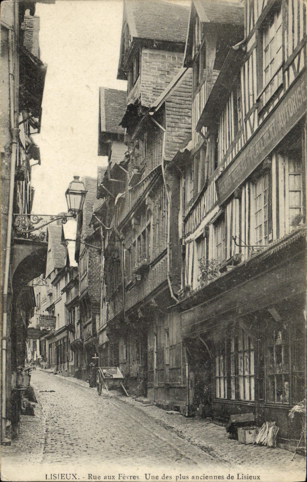 Lisieux - Rue aux Fèvres — Une des plus anciennes de Lisieux