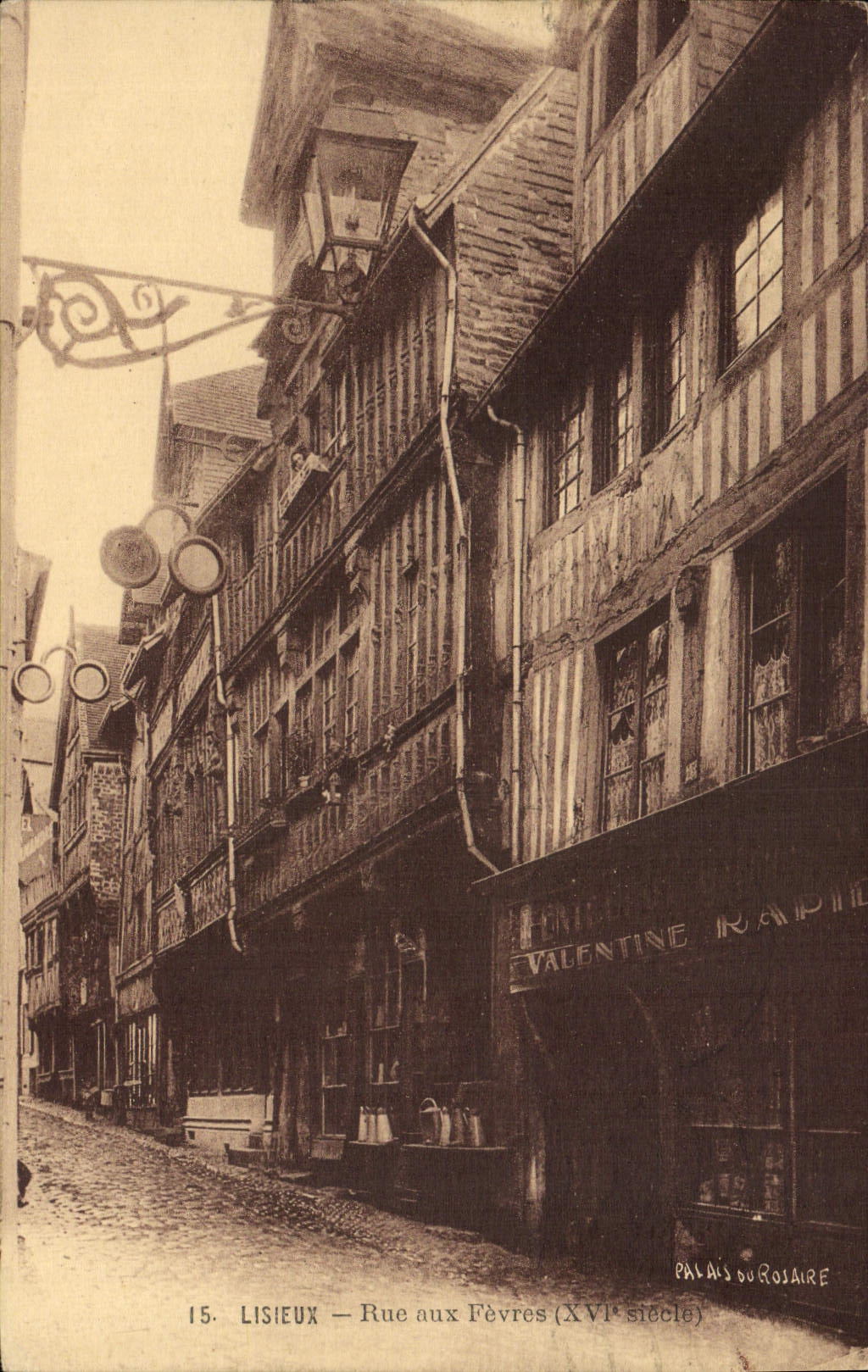Lisieux — Rue aux Fèvres (XVIe siècle) — Palais du Rosaire