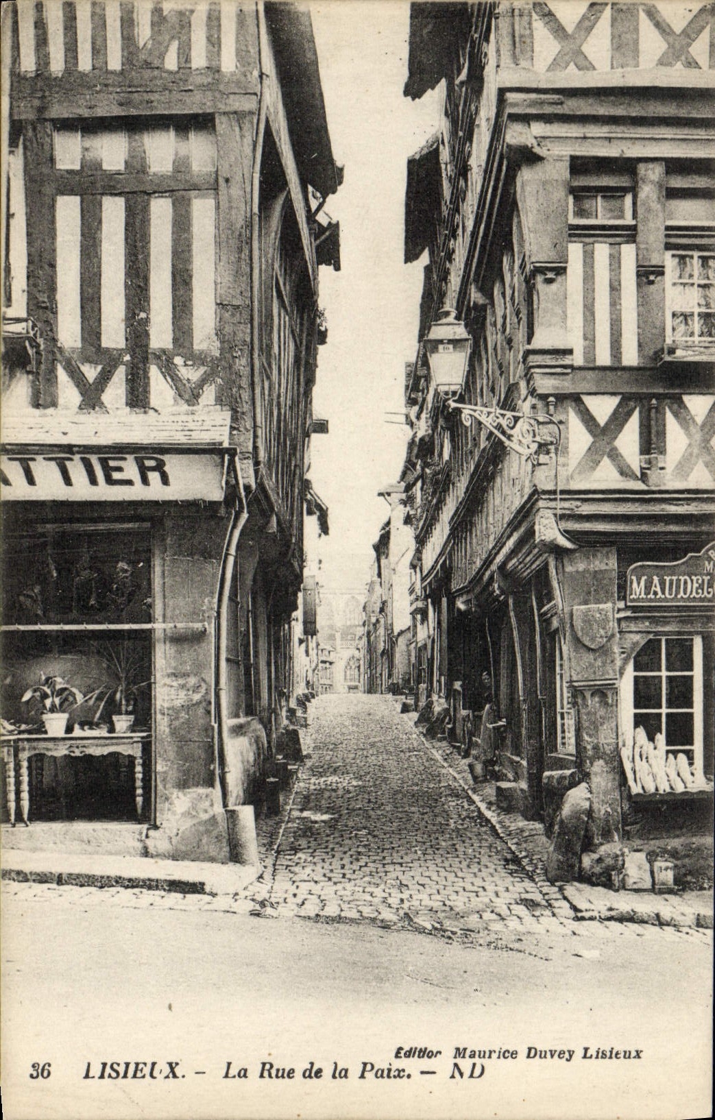 Lisieux - La Rue de la Paix — Éditeur Maurice Duvey Lisieux, n°36