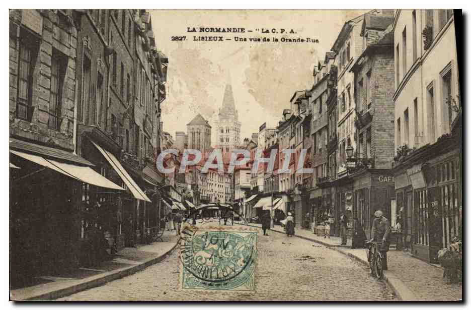 CPA Lisieux Une vue de la Grande Rue 