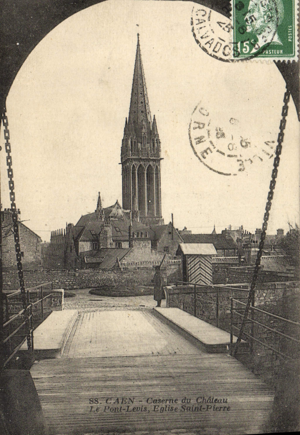 CPA Caen Caserne du Chateau Le Pont Levis Eglise Saint Pierre 