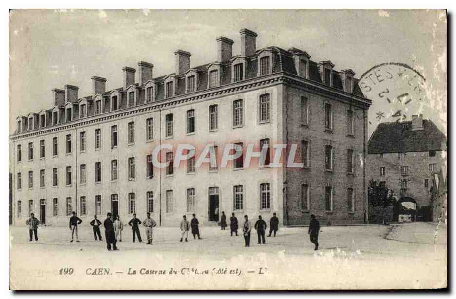 CPA Caen La Caserne du Chateau Militaria