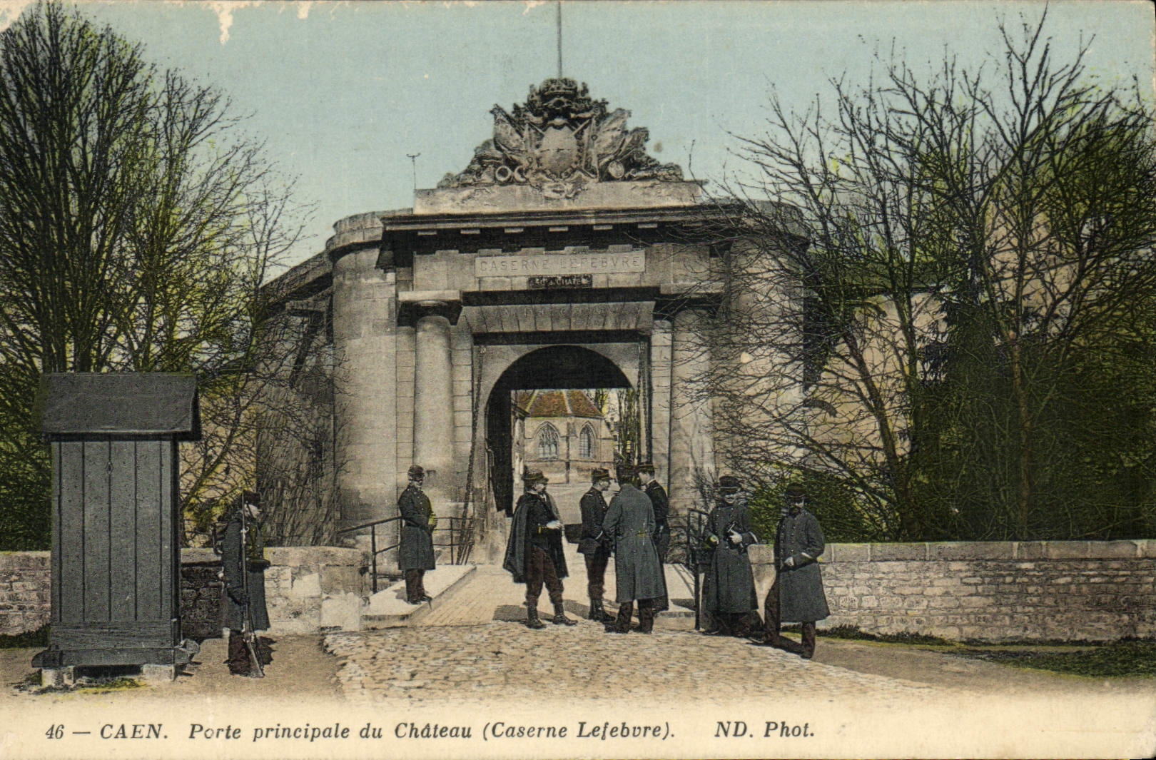 Caen — Porte principale du Château (Caserne Lefebvre) — ND. Phot.