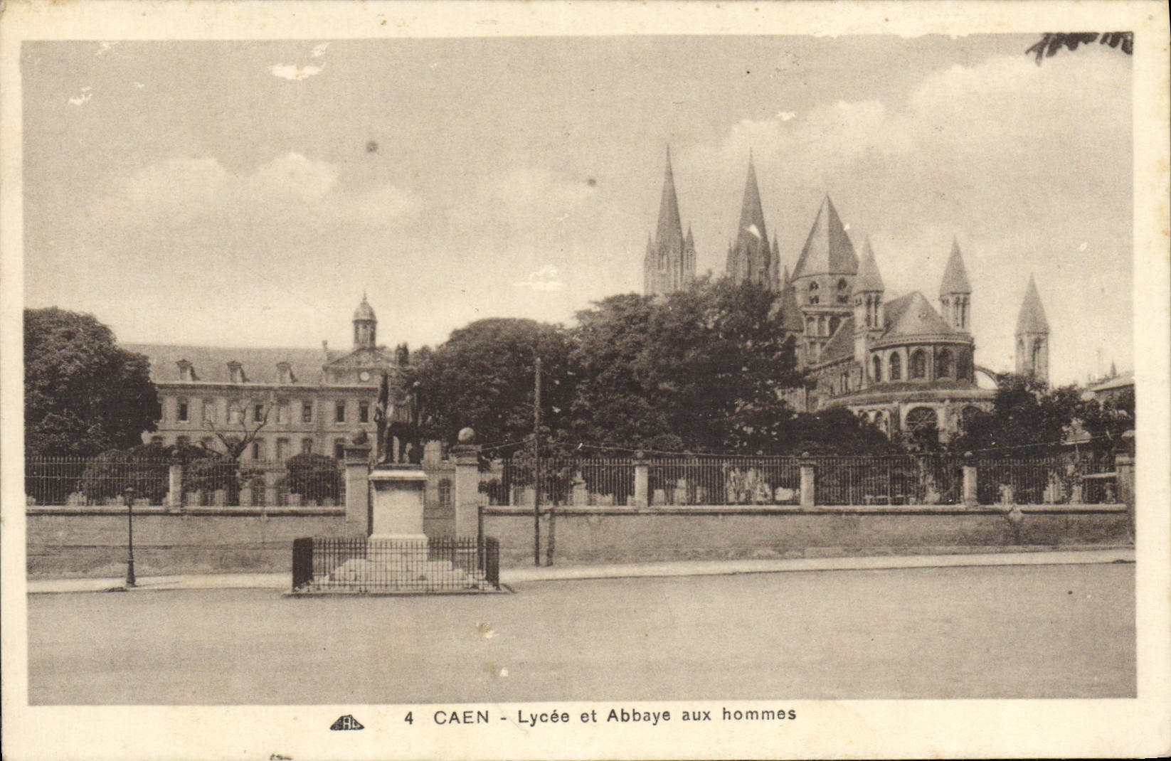 CPA Caen Lycee et Abbaye aux hommes 