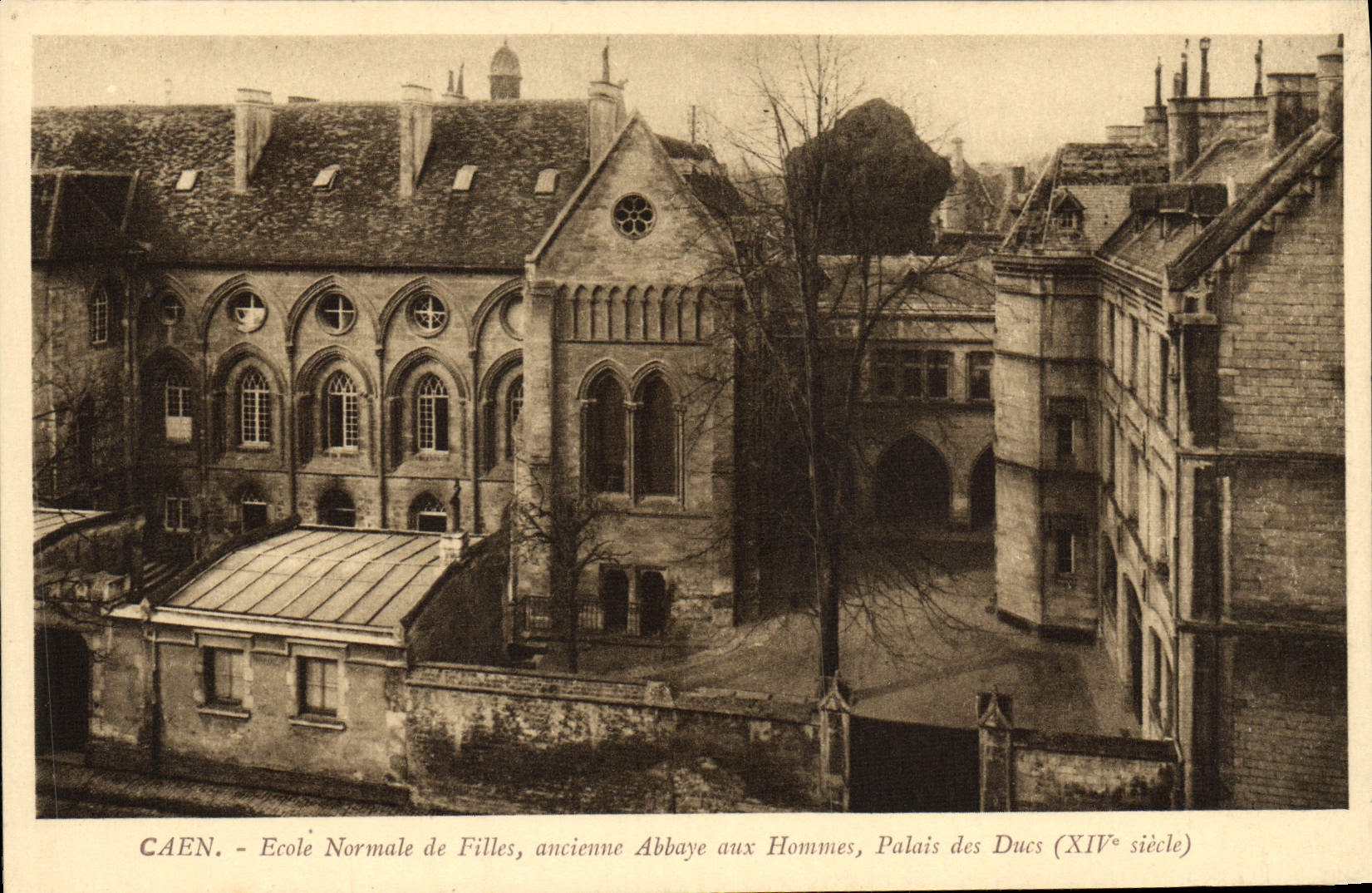 CPA Caen Ecole Normande de Filles ancienne Abbaye aux Hommes Palais des Ducs 