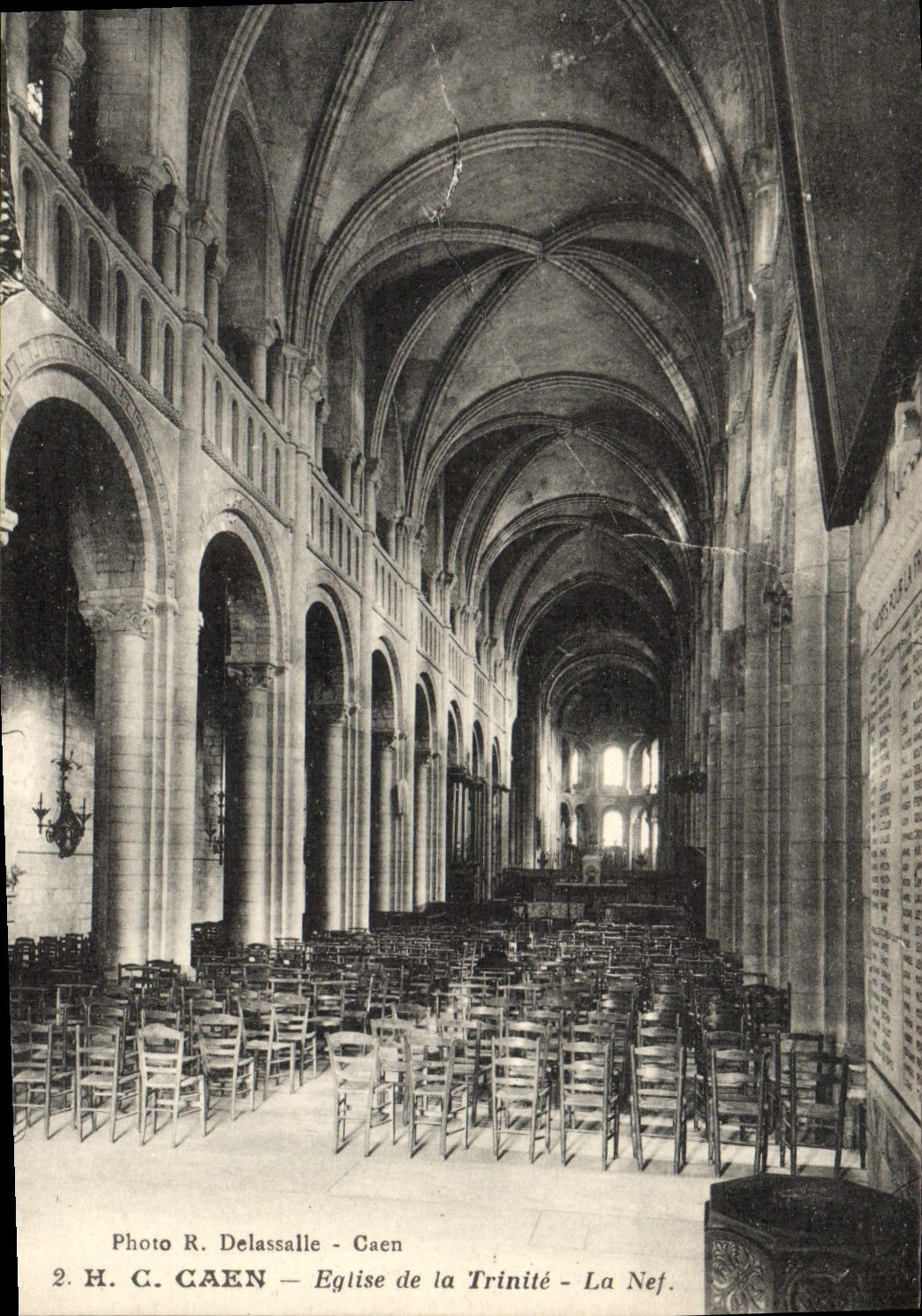 CPA Caen Eglise de la Trinite La Nef 