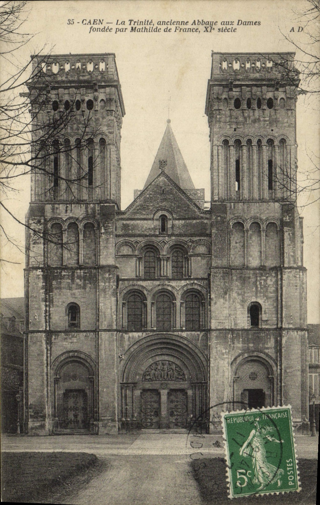 CPA Caen La Trinite ancienne Abbaye aux Dames fondee pur Mathllde de France Xl e siecle 