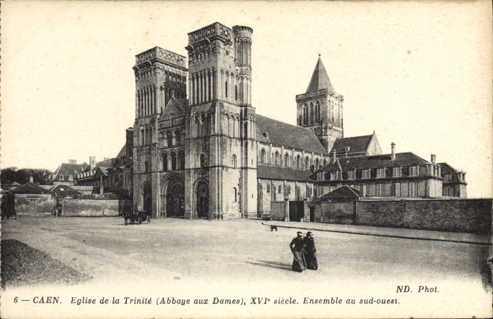 Caen — Église de la Trinité (Abbaye aux Dames), XVIe siècle. Ensemble au sud-ouest — ND. Phot.