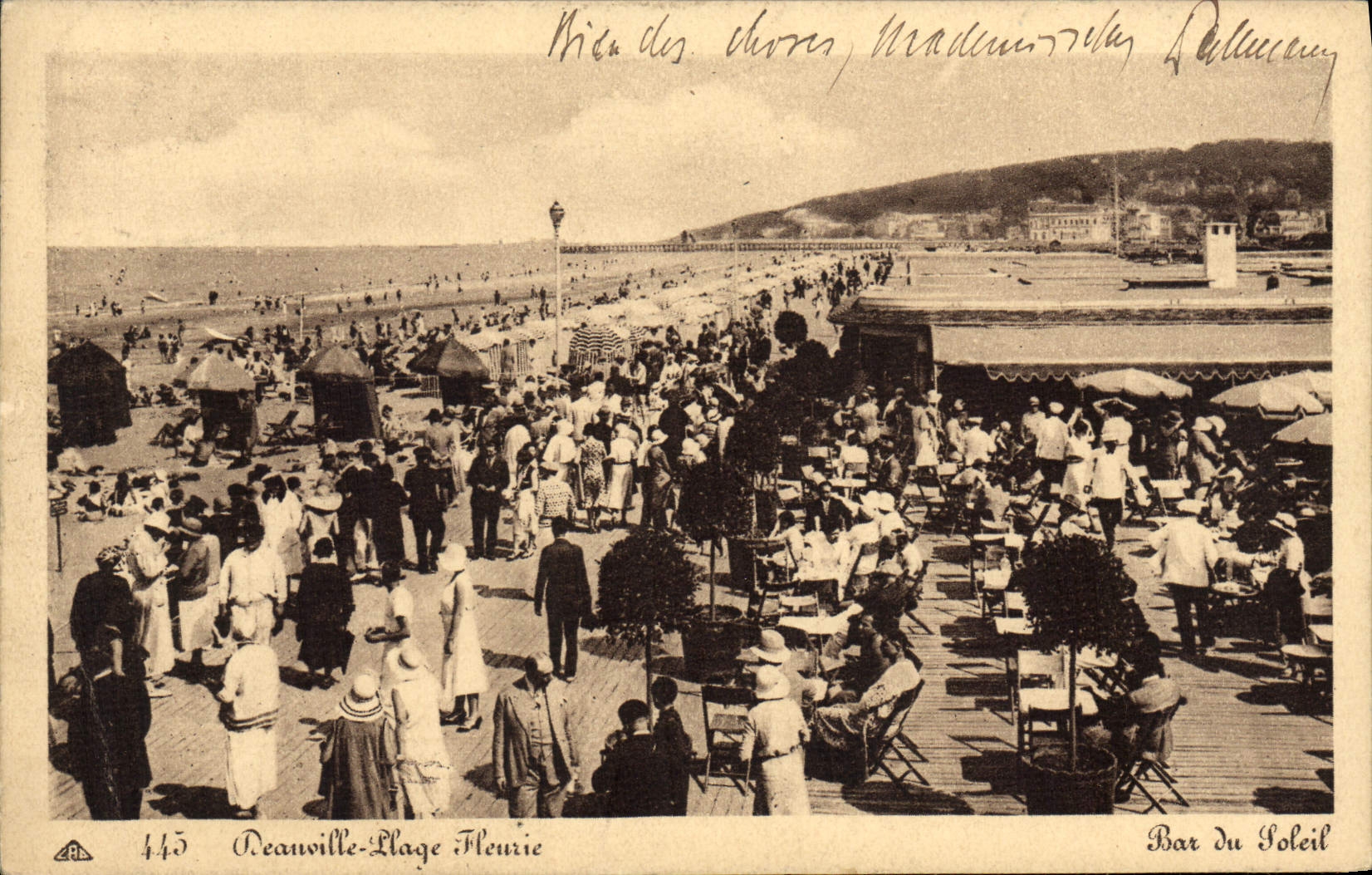 Deauville-Plage - Plage animée - Bar Du Soleil - éditeur Fleurie, n°445
