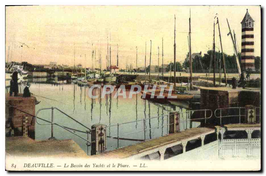 CPA Deauville Le bassin des yachts et le phare