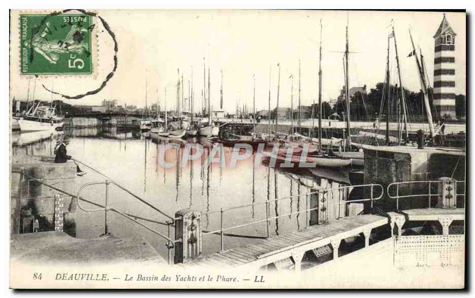 Déauville — Le Bassin des Yachts et le Phare — LL