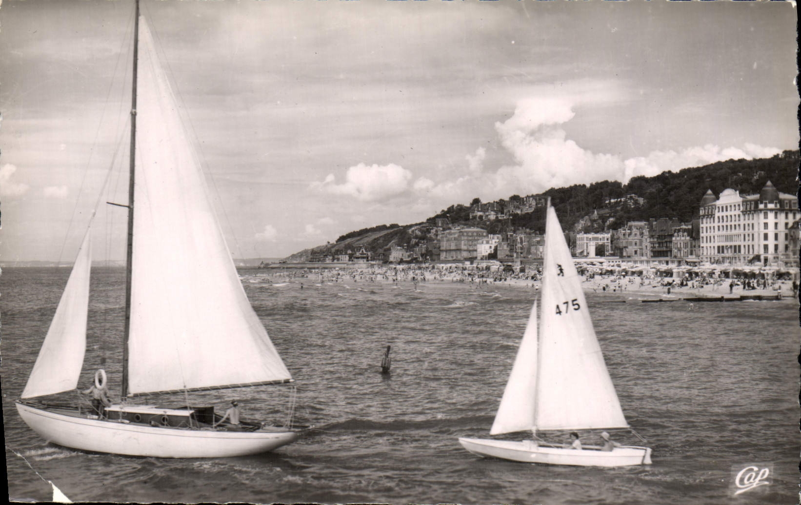 TROUVILLE la Reine des Plages — Les Yachts et la Plage — Cie des Arts, Paris 15e