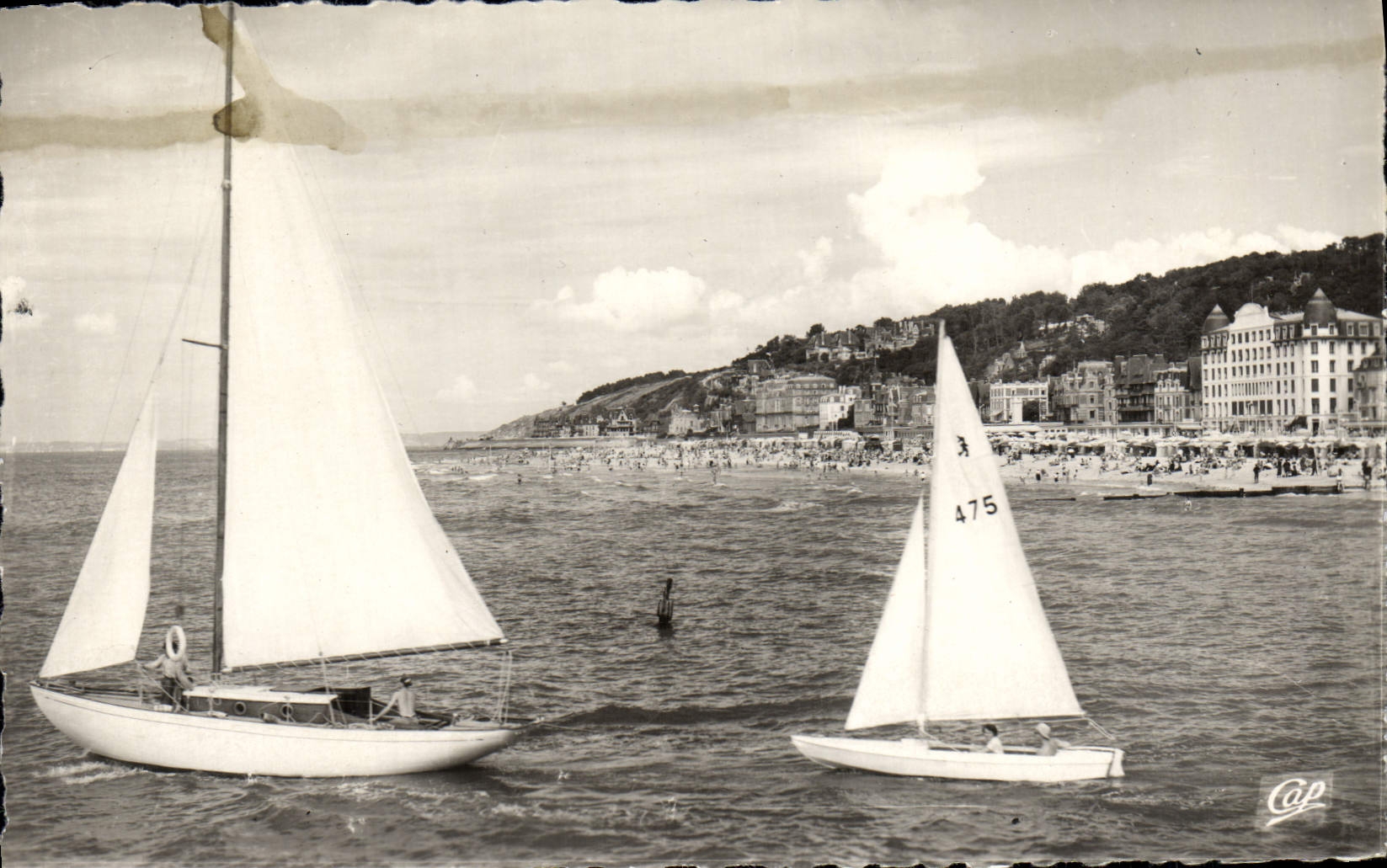 Deauville-Trouville — Les Yachts et la Plage — C.A.P. n° 8669