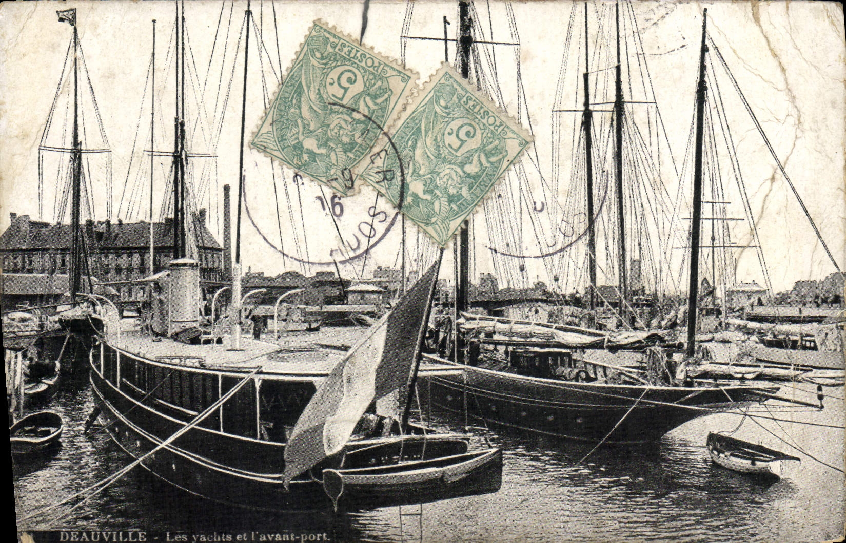 CPA Deauville Les yachts et l'avant port Bateaux