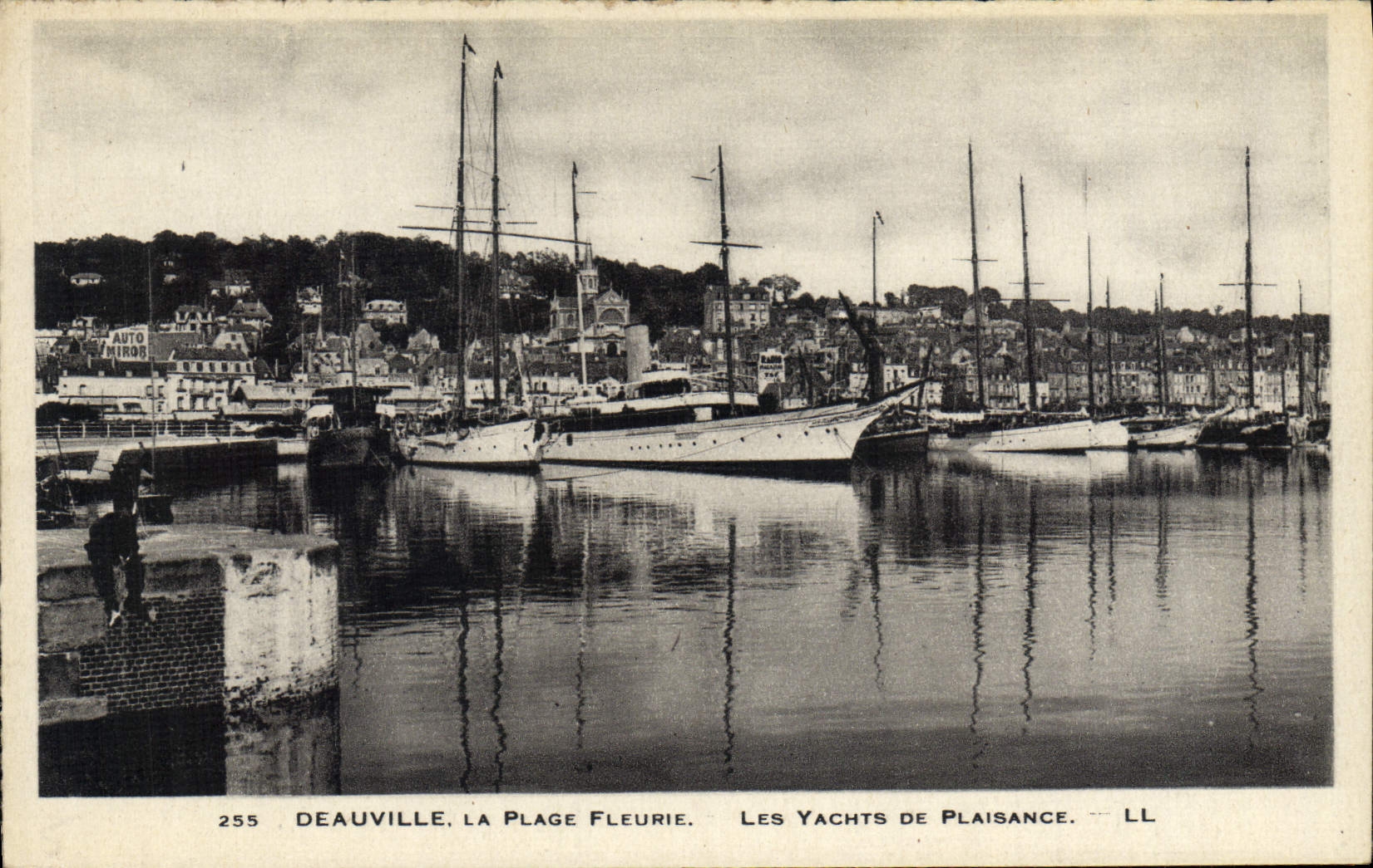 Deauville, La Plage Fleurie — Les Yachts de Plaisance — LL, n° 255