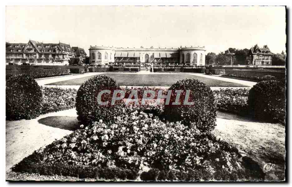 Deauville - Plage Fleurie — Le Casino et les Jardins — Réal-Photo