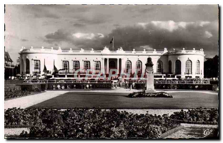 Deauville - Le Casino (G. Wybo, arch.) et les Jardins — Réal-Photo, Paris