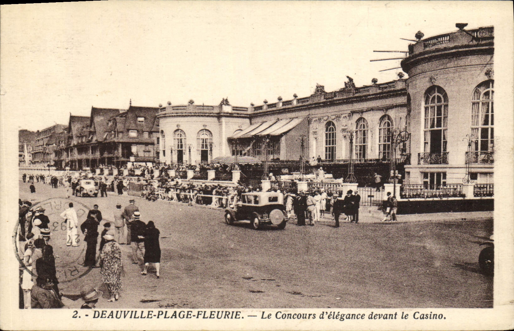 Deauville-Plage-Fleurie — Le Concours d'élégance devant le Casino