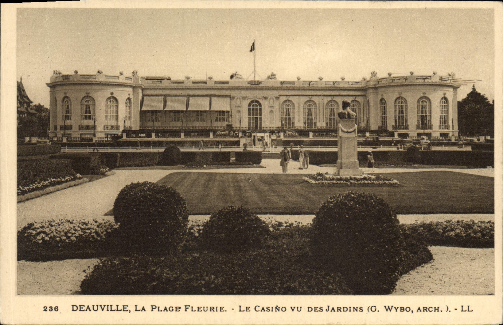Deauville, La Plage Fleurie - Le Casino vu des Jardins (G. Wybo, Arch.)