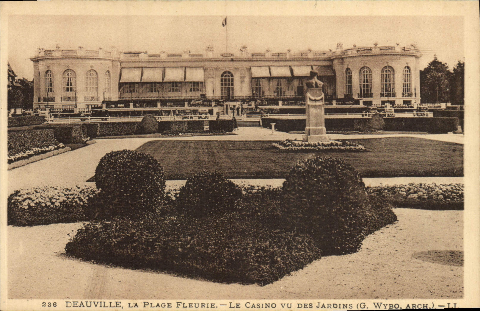 Deauville, La Plage Fleurie — Le Casino vu des Jardins (G. Wybo, Arch.)