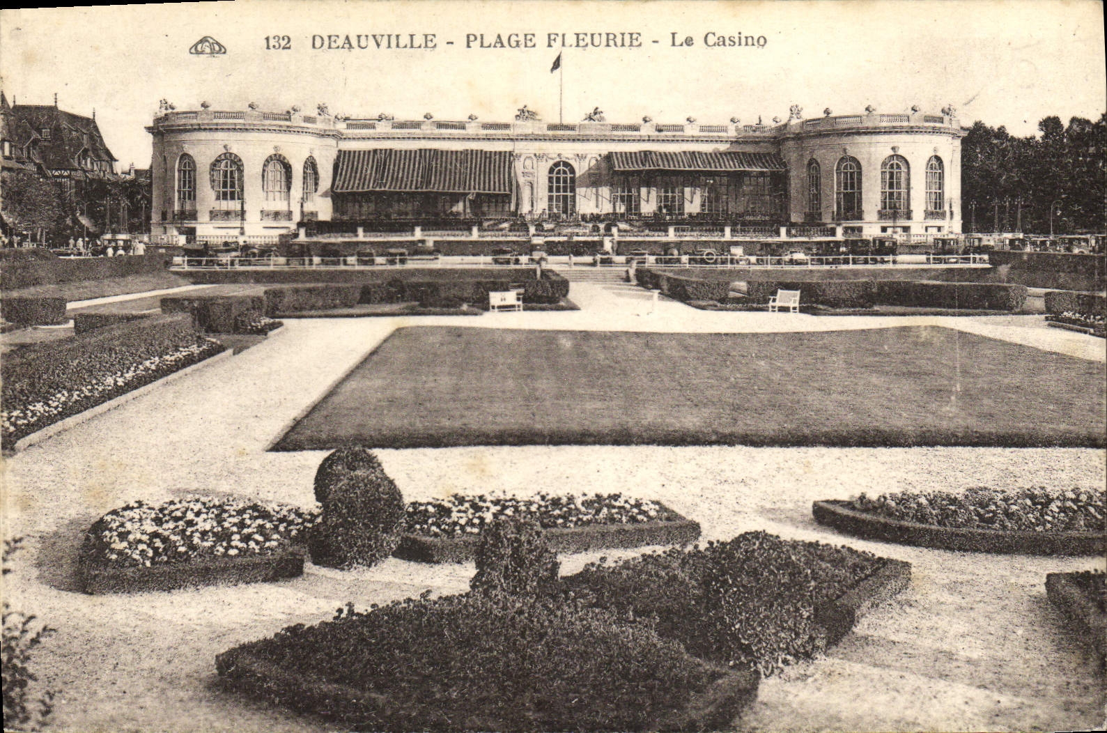 Deauville - Plage Fleurie - Le Casino — éditeur C.W. Albinacane des Arts Photomécaniques, Strasbourg — n° de série 132