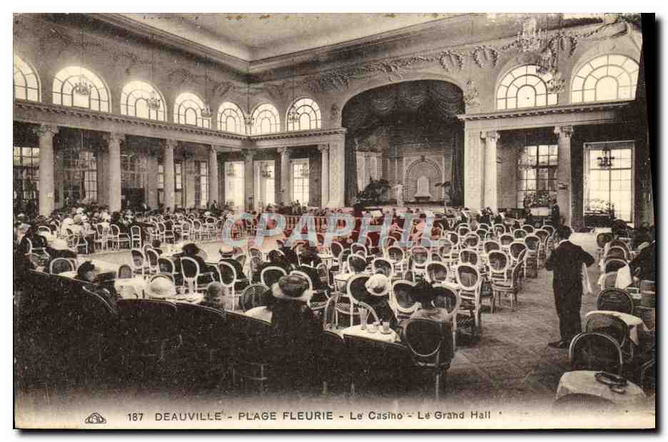 CPA Deauville La plage fleurie le casino Le grand hall