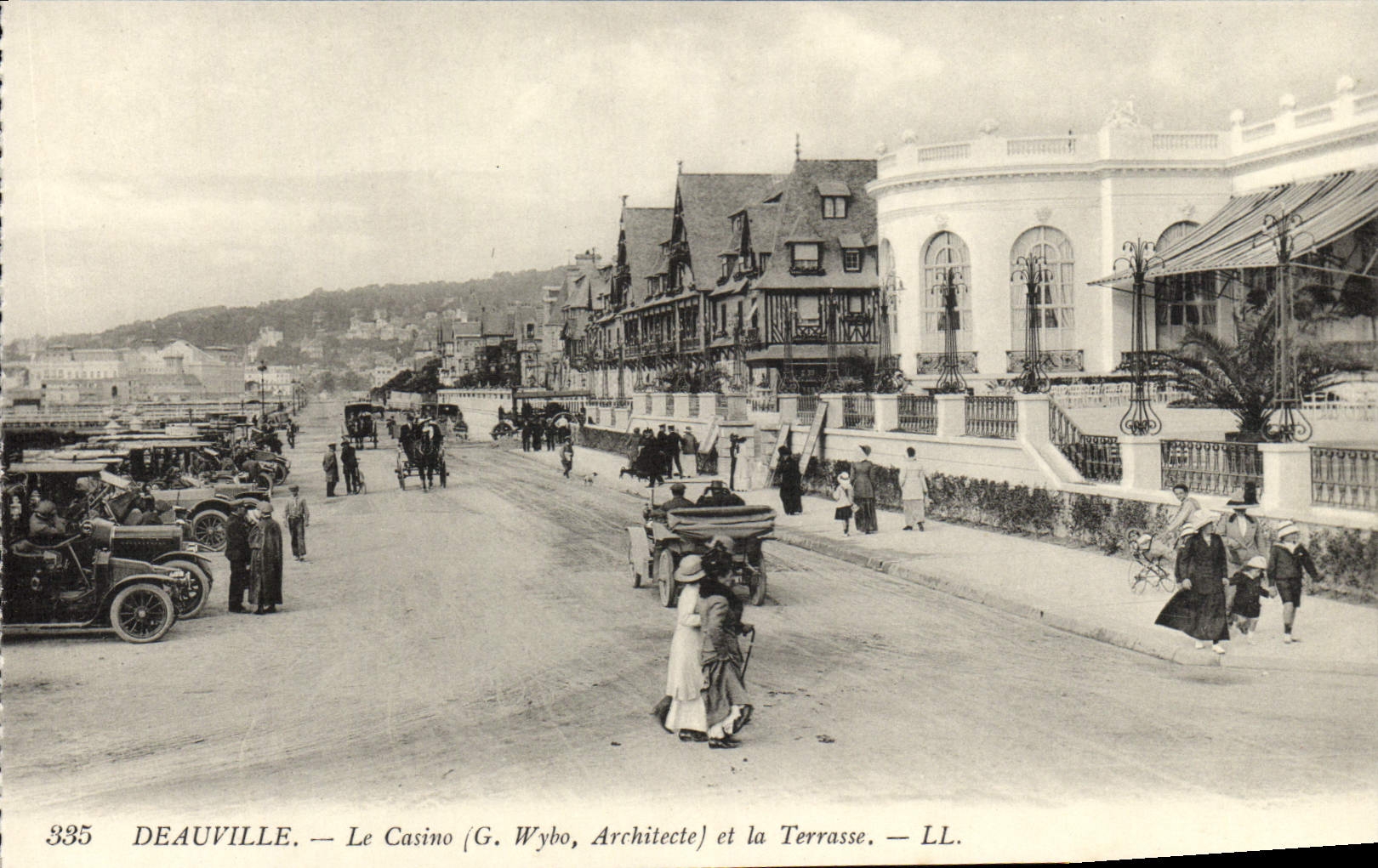 Deauville — Le Casino (G. Wybo, Architecte) et la Terrasse — LL.
