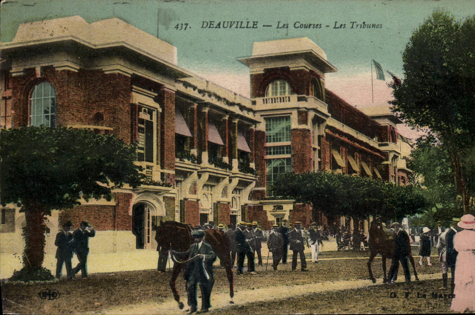 CPA Deauville Les courses Les tribunes Chevaux Hippisme