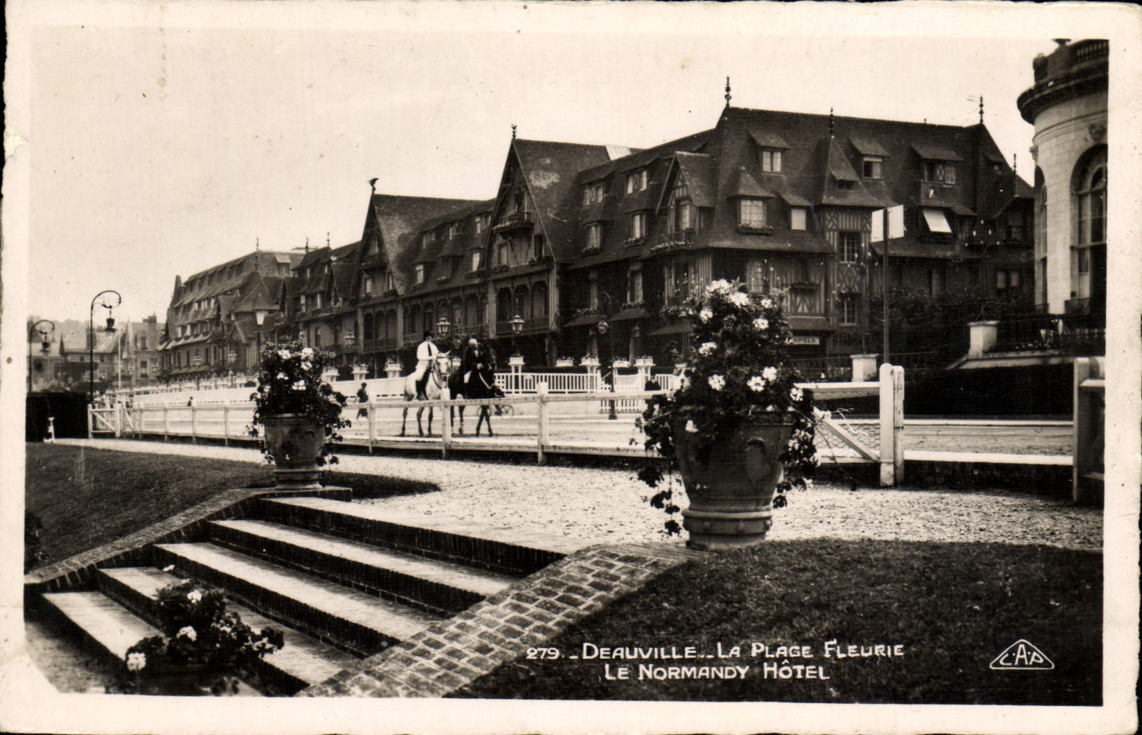 Deauville - La Plage Fleurie - Le Normandy Hôtel — CAP, n° 279