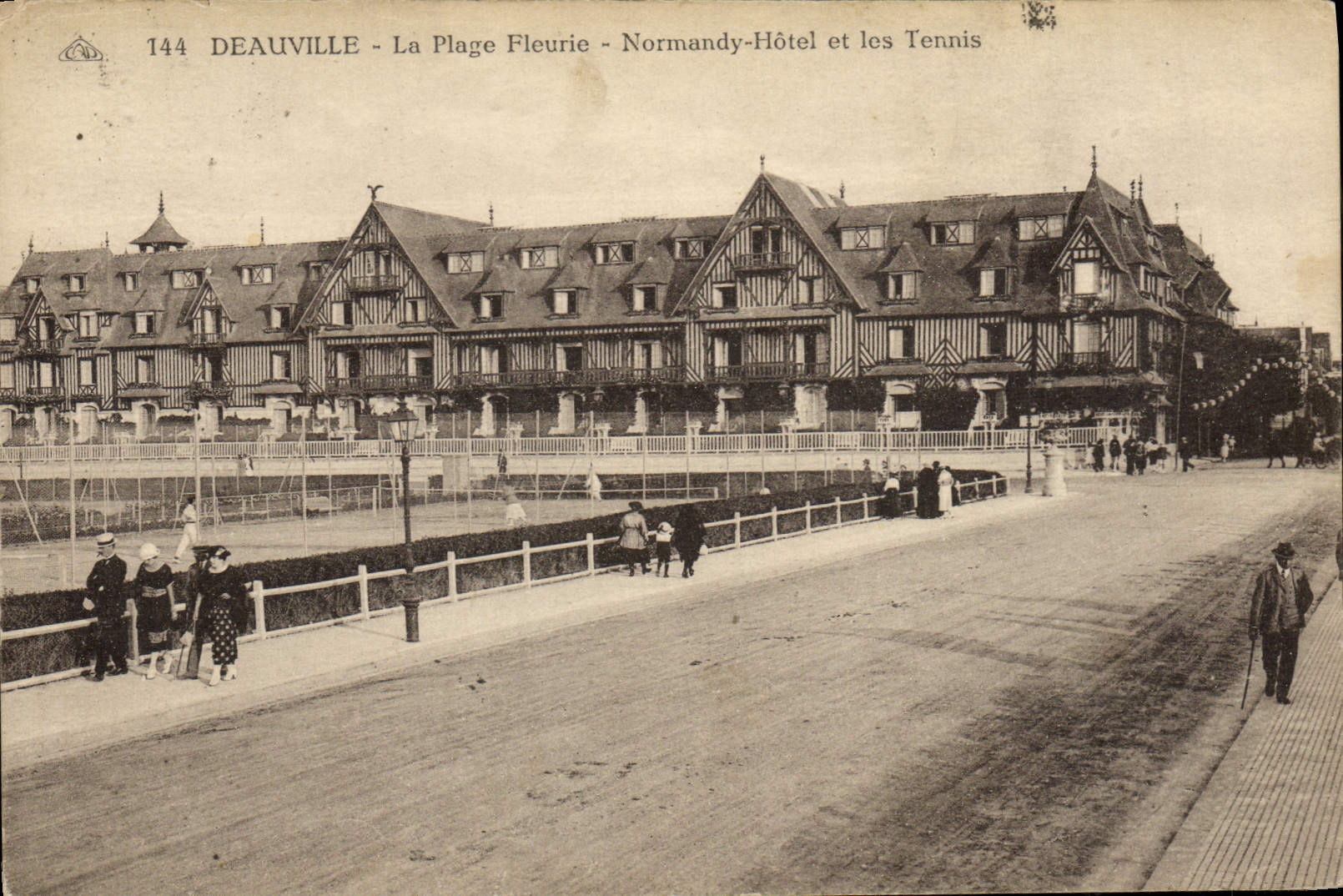 Deauville - La Plage Fleurie - Normandy-Hôtel et les Tennis