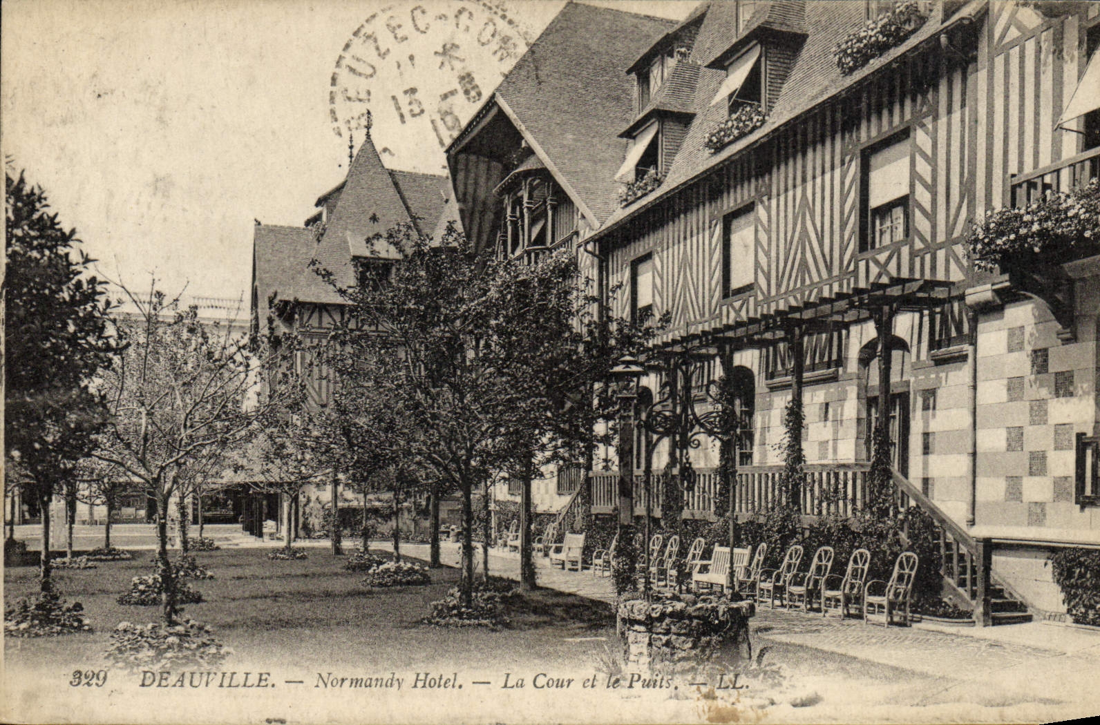 Deauville — Normandy Hotel — La Cour et le Puits — LL. — N° 329