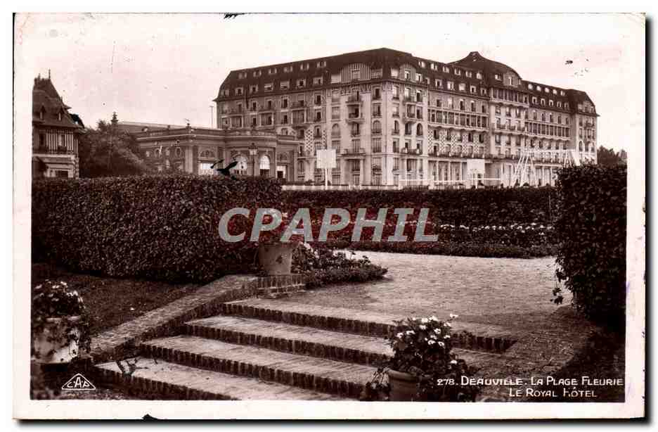 Deauville. La Plage Fleurie — Le Royal Hôtel — éditeur E.A.P. n° 278