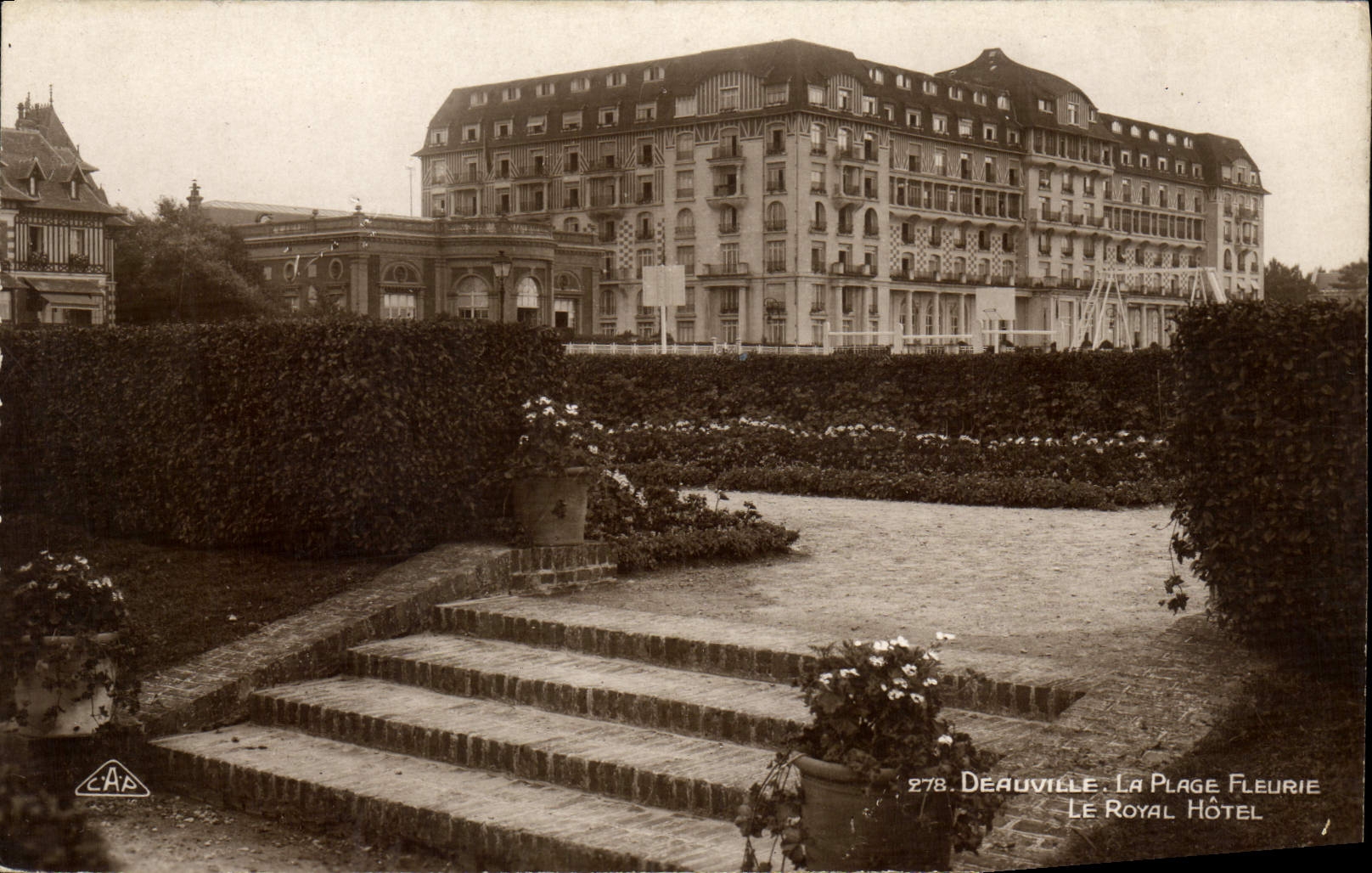 Deauville. La Plage Fleurie — Le Royal Hôtel — C.A.P. Strasbourg n°278