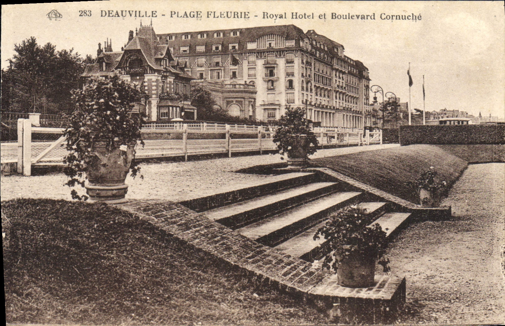 Deauville - Plage Fleurie - Royal Hotel et Boulevard Cornuché