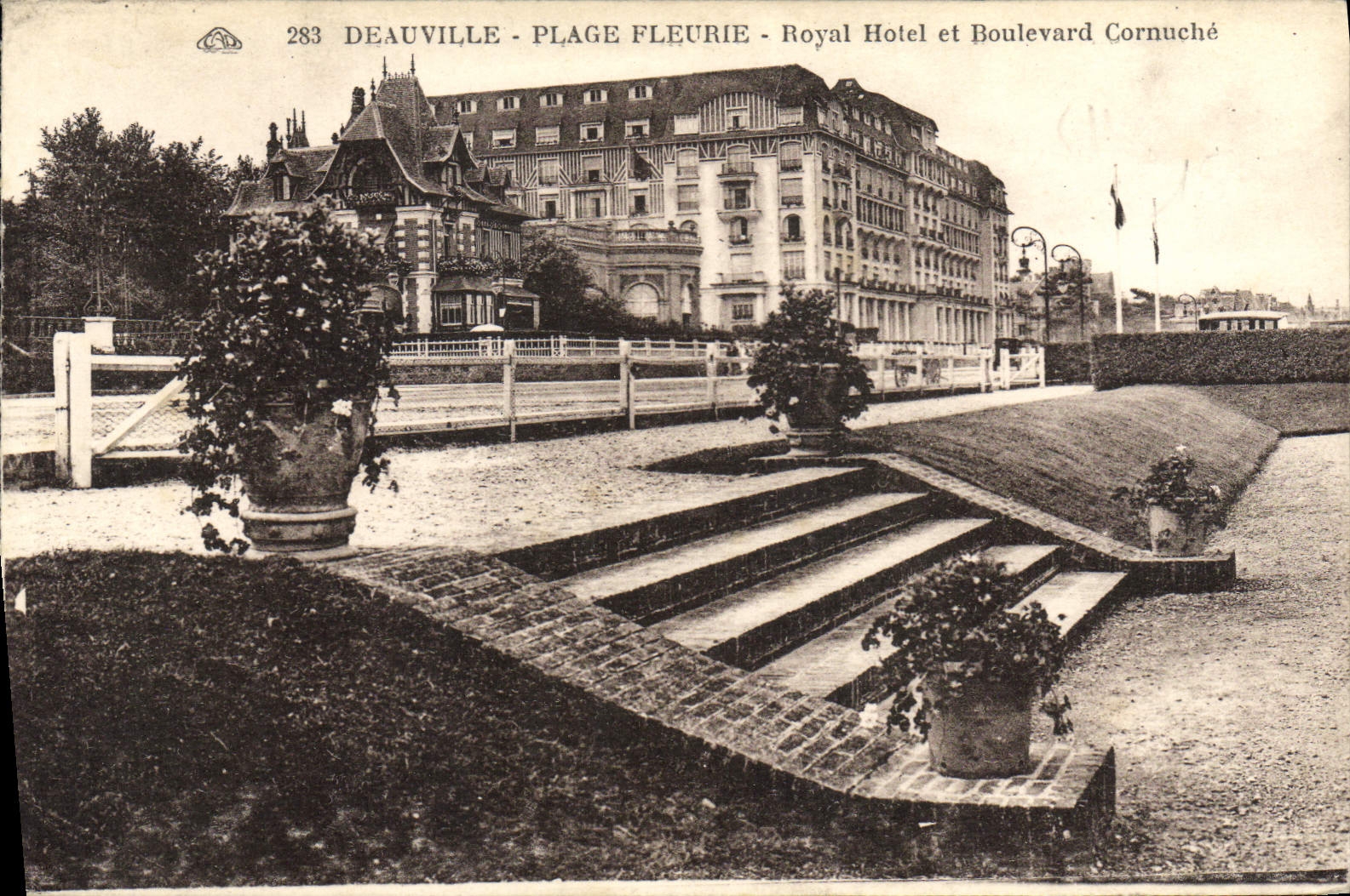 Deauville - Plage Fleurie - Royal Hotel et Boulevard Cornuché