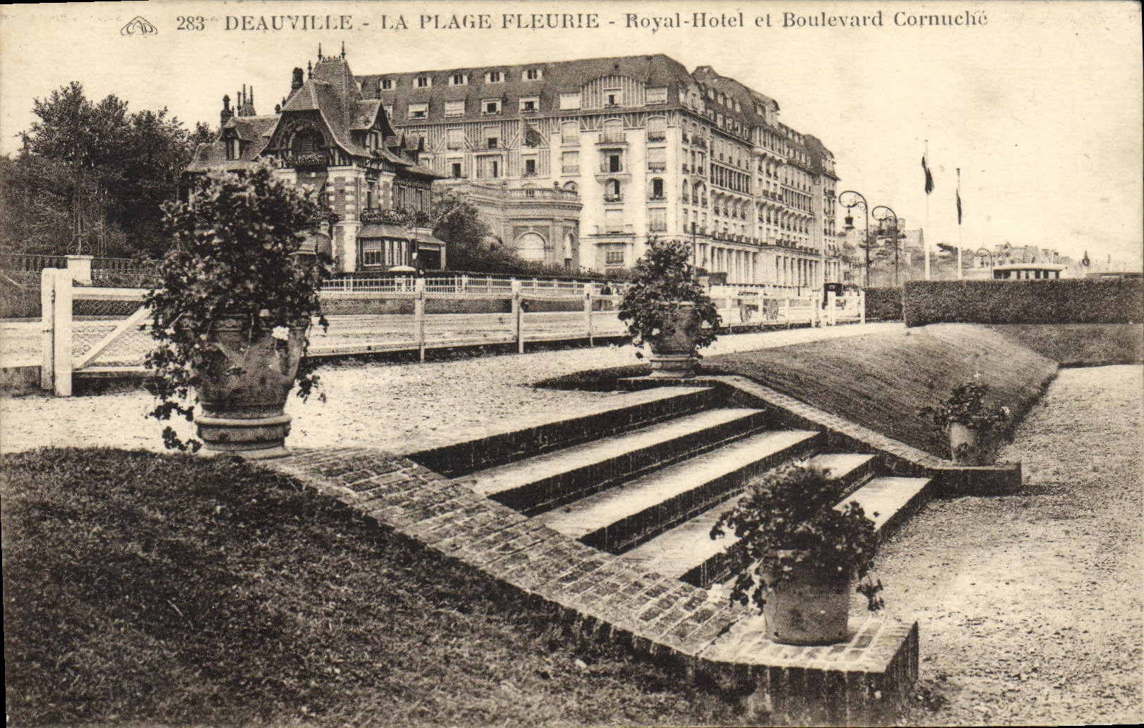 Deauville - La Plage Fleurie - Royal-Hotel et Boulevard Cornuché