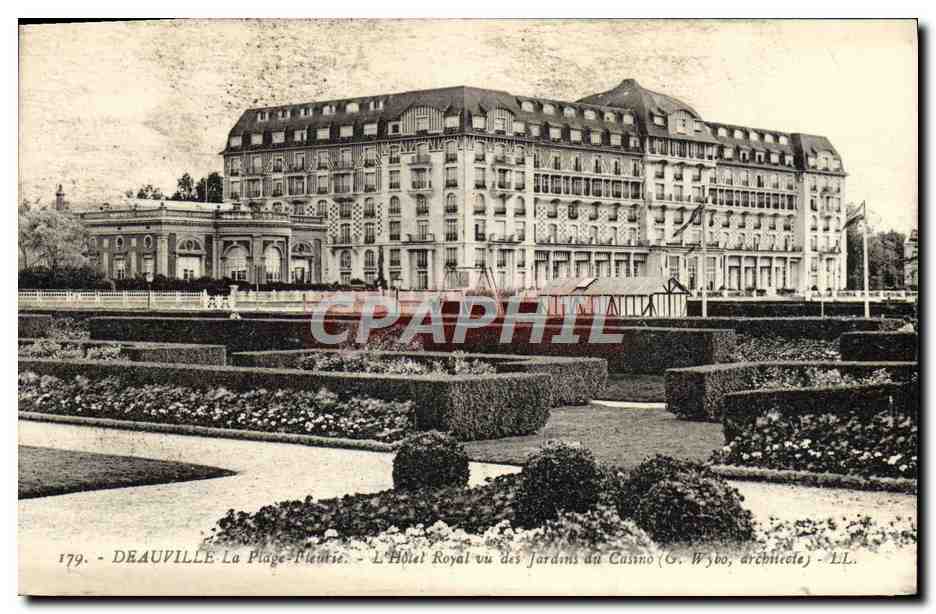 Deauville - La Plage-Plentie - L'Hôtel Royal vu des Jardins du Casino (G. Wzybo, architecte) - LL.