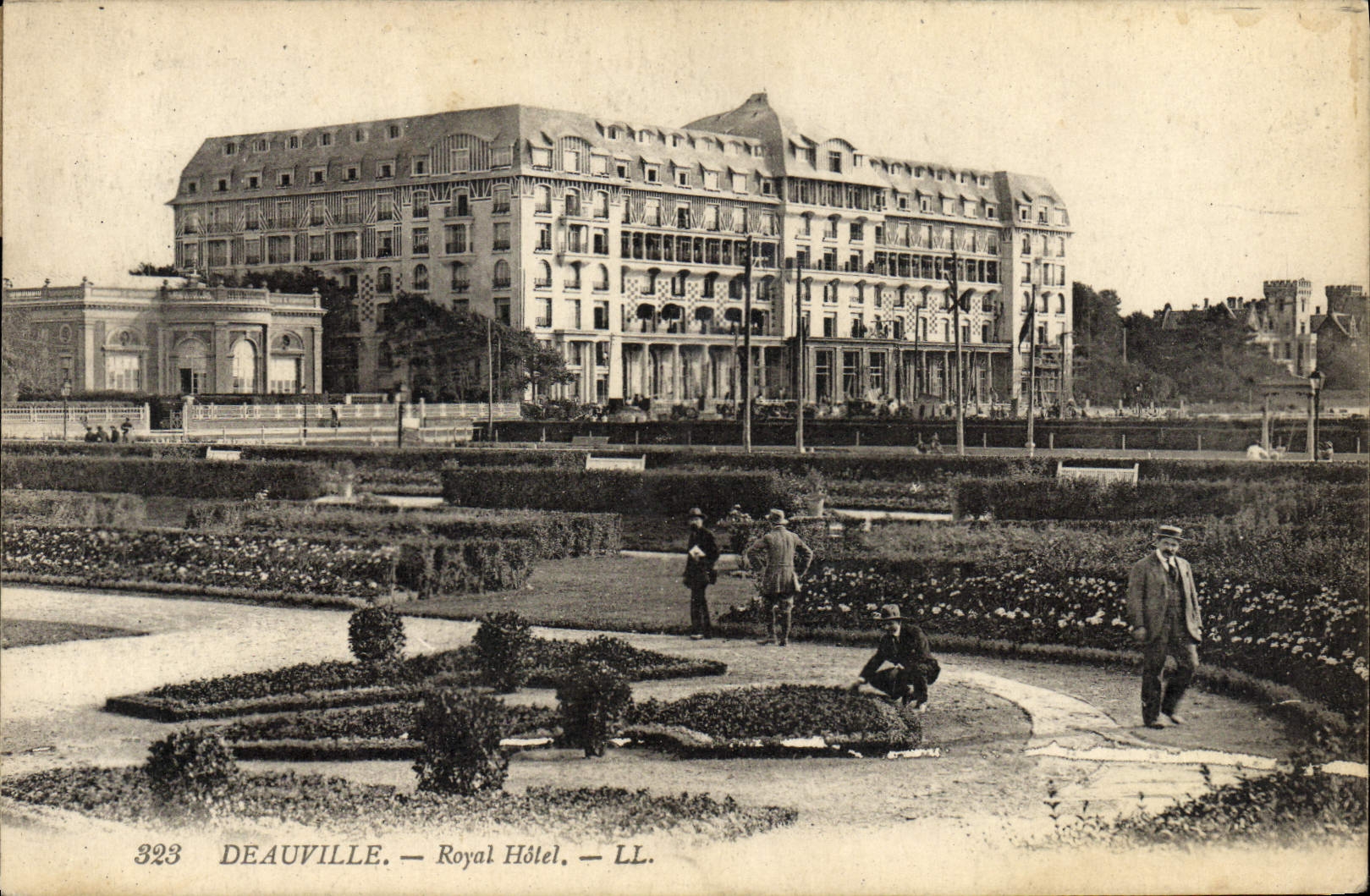 Deauville — Royal Hôtel — LL. — n° 323