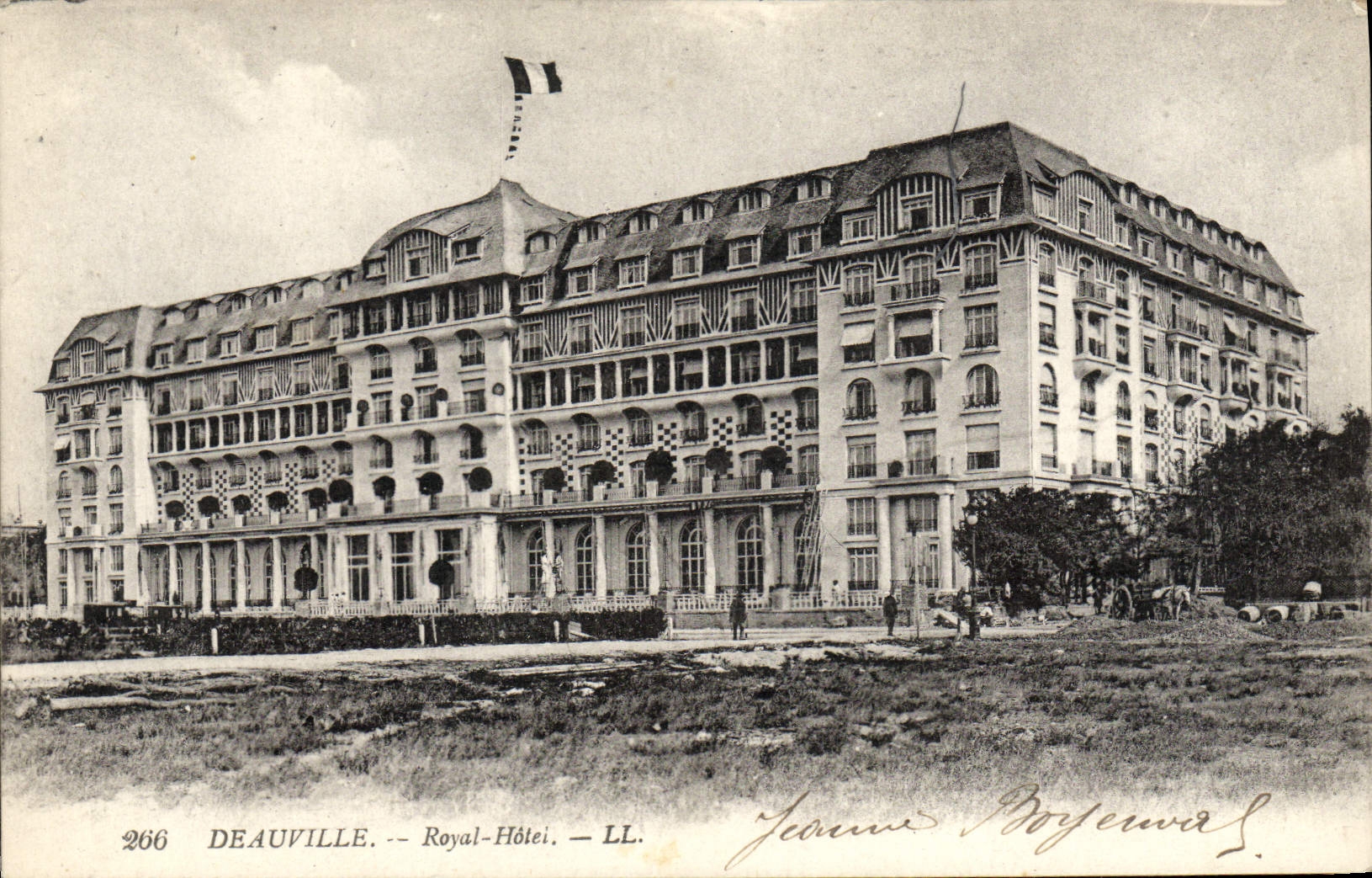 Deauville — Royal-Hôtel — LL. — n° 266