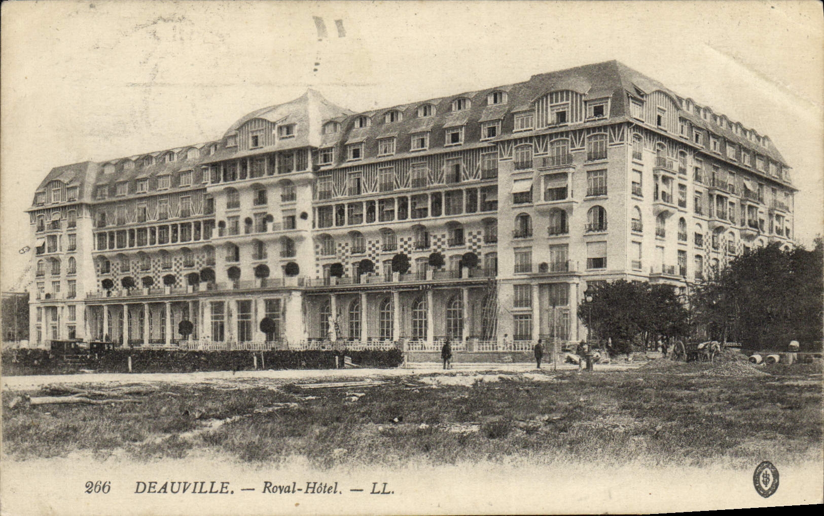 Deauville — Royal-Hôtel — LL. — n° 266