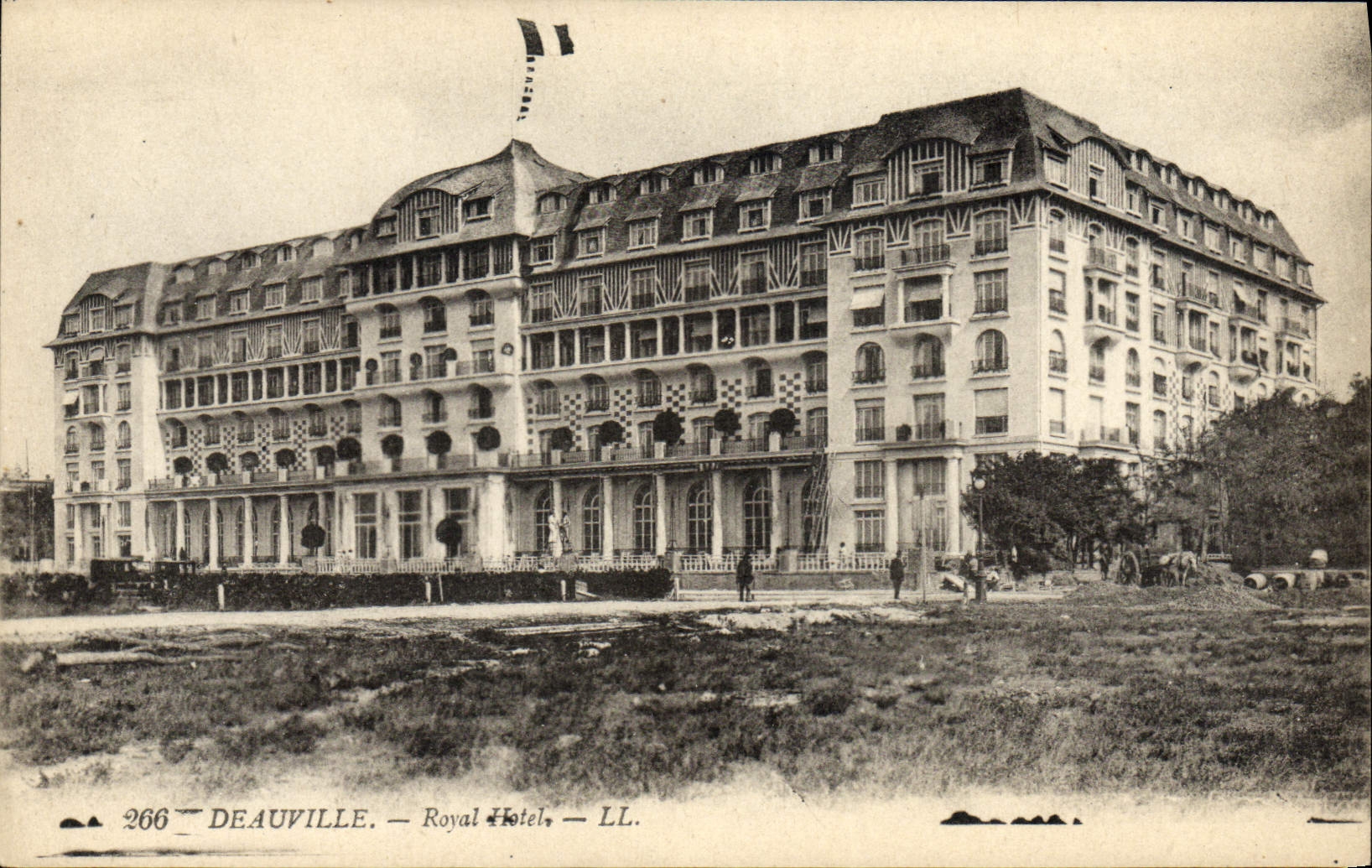 Deauville — Royal Hotel — LL. — n° 266