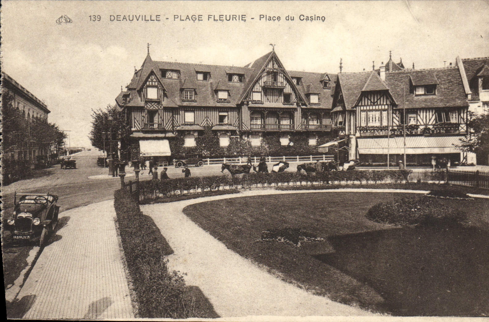 CPA Deauville plage fleurie place du casino