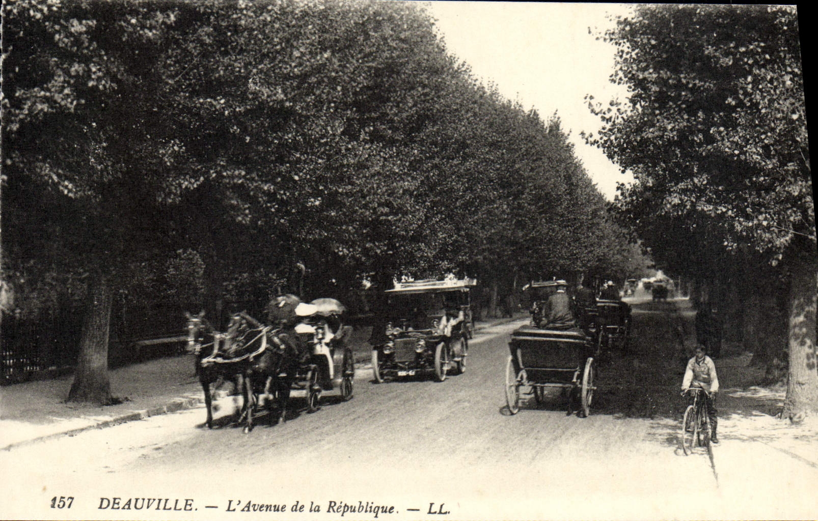 Deauville — L'Avenue de la République — LL. n° 157