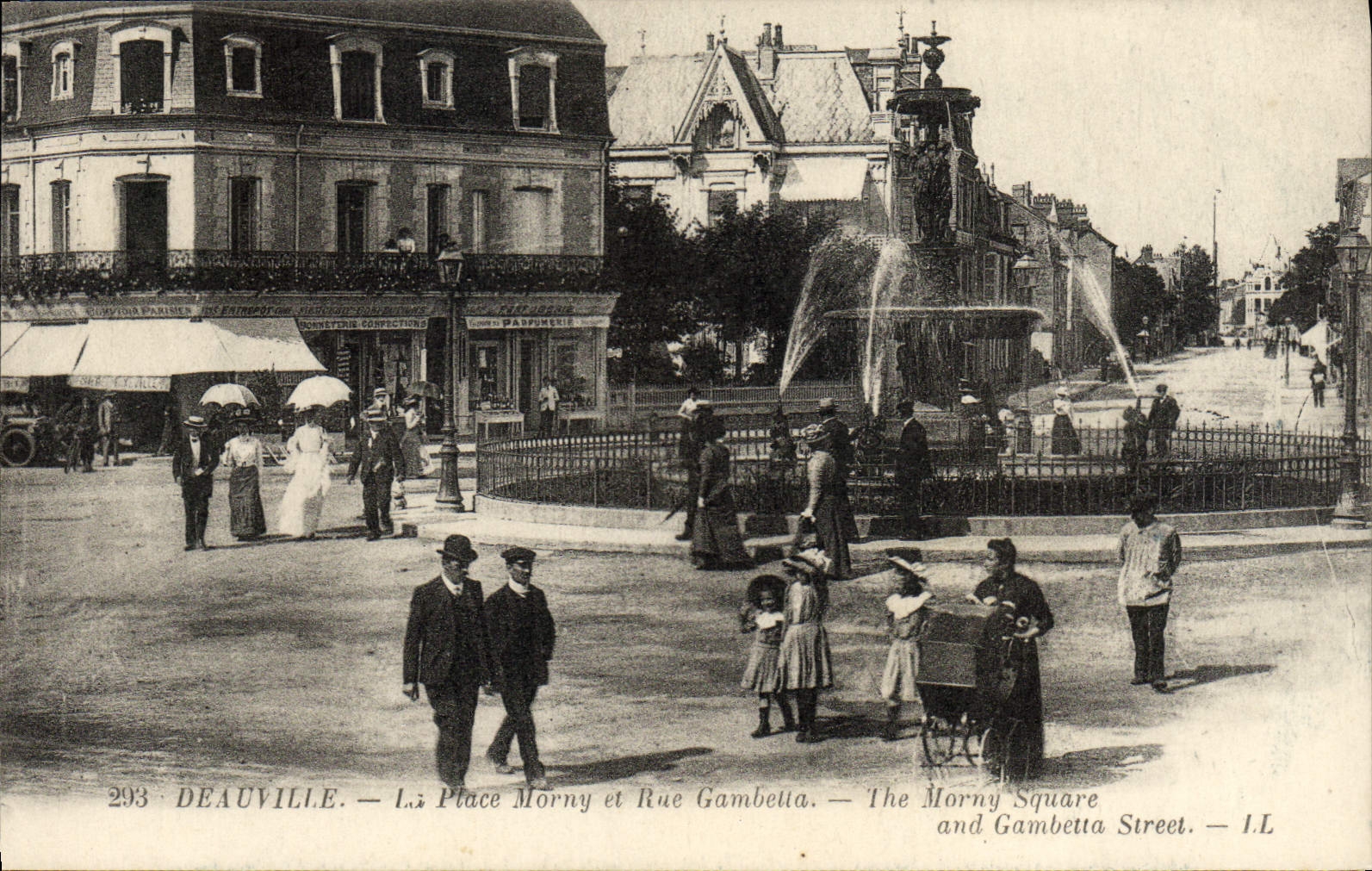 CPA Deauville la place morny et rue gambella