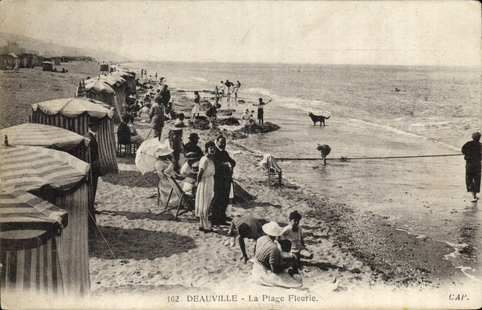 Deauville - La Plage Fleurie — 162 — CAP.