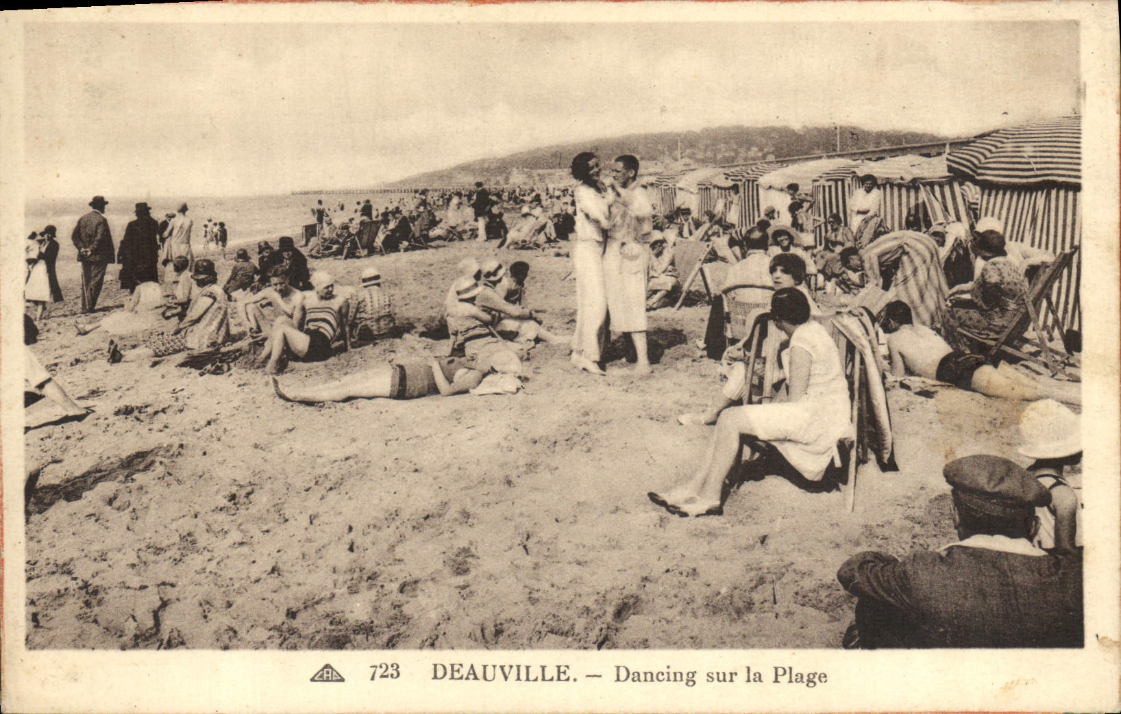 Deauville — Dancing sur la Plage — éditeur A. L. H. n° 723