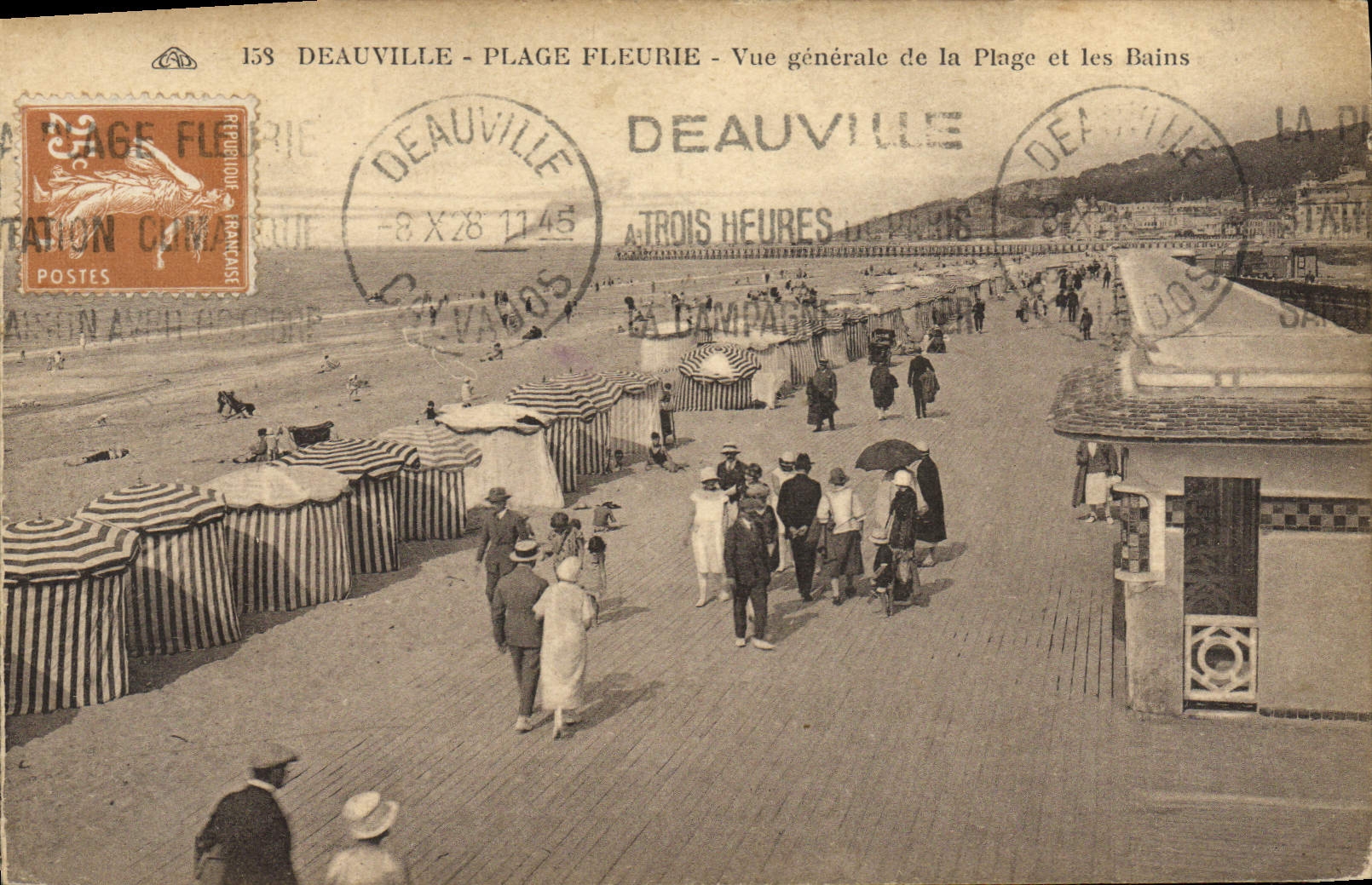 Deauville - Plage Fleurie - Vue générale de la Plage et les Bains
