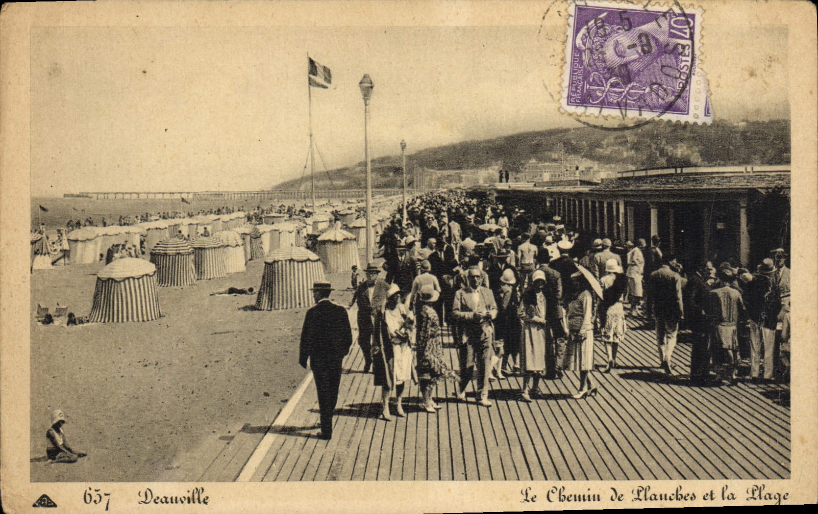 Deauville — Le Chemin de Planches et la Plage — éditeur C. Alsaicienne des Arts Français