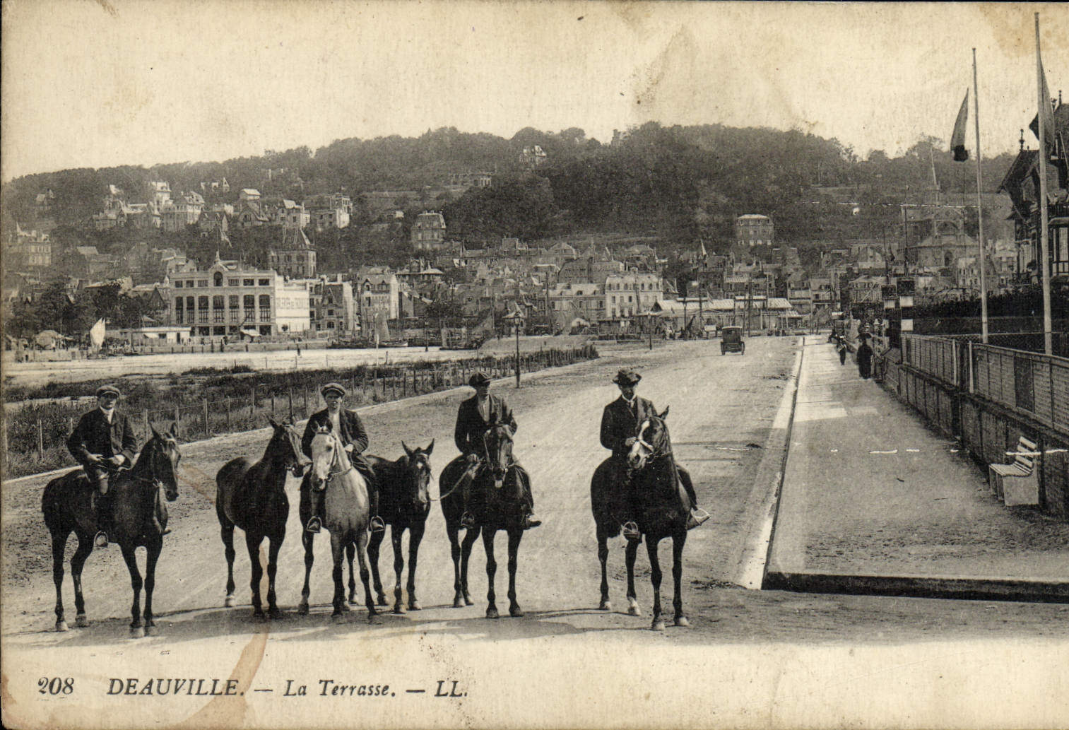 Deauville — La Terrasse — LL. — n°208